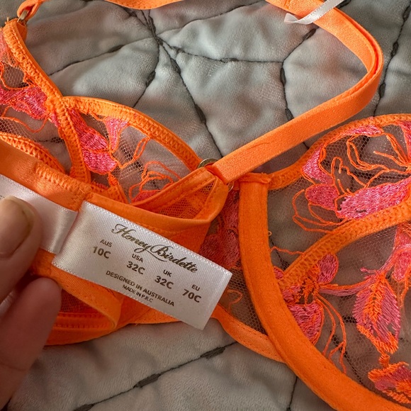 SOLIS
NEON ORANGE BRA - Picture 9 of 14